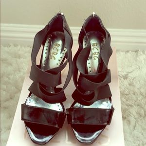 Comfortable and highly fashionable heel sandal!